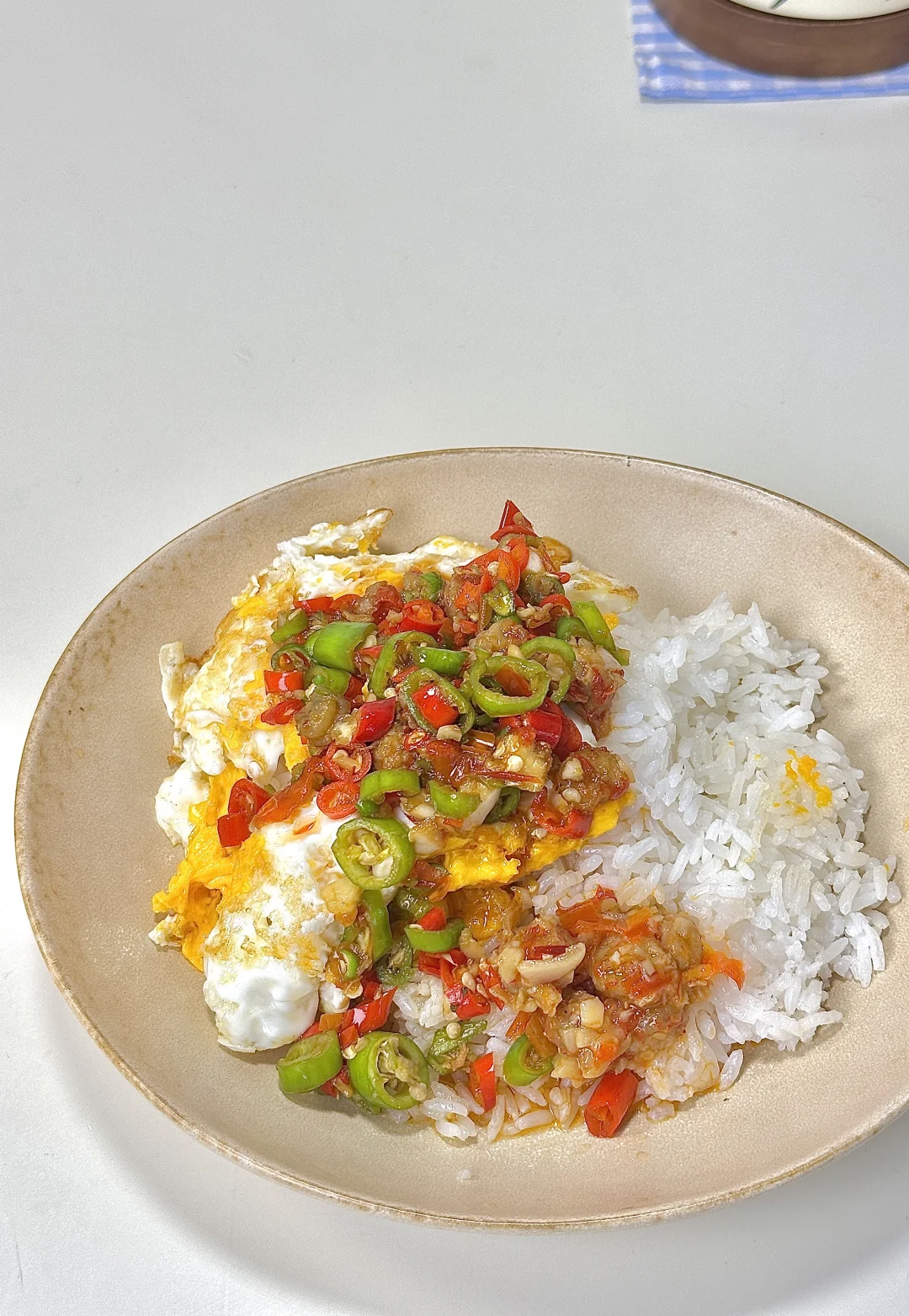 蒜蓉龙虾酱拌饭真的香，吃不腻