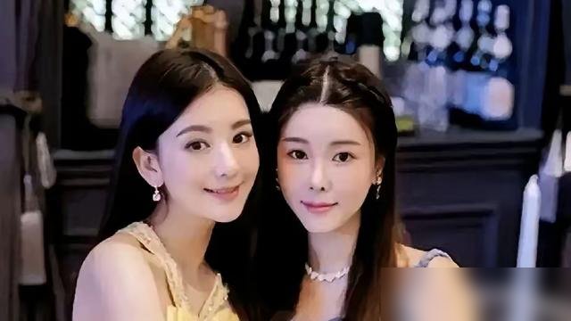 蔡天凤被分尸那案子，网上全在拿她跟方媛比面相，说一个克夫相一个旺夫相，命差在骨头上。听着玄乎，但你把方媛这几年的动作捋一遍，根本不是命好，是太能忍了。怀三胎，郭富城在外头巡演拍戏，她愣是没主动说，记者追着问，男的才知道自己又要当爹。转头呢，该晒60岁生日照晒生日照，该庆祝结婚8周年庆祝8周年，一句怨