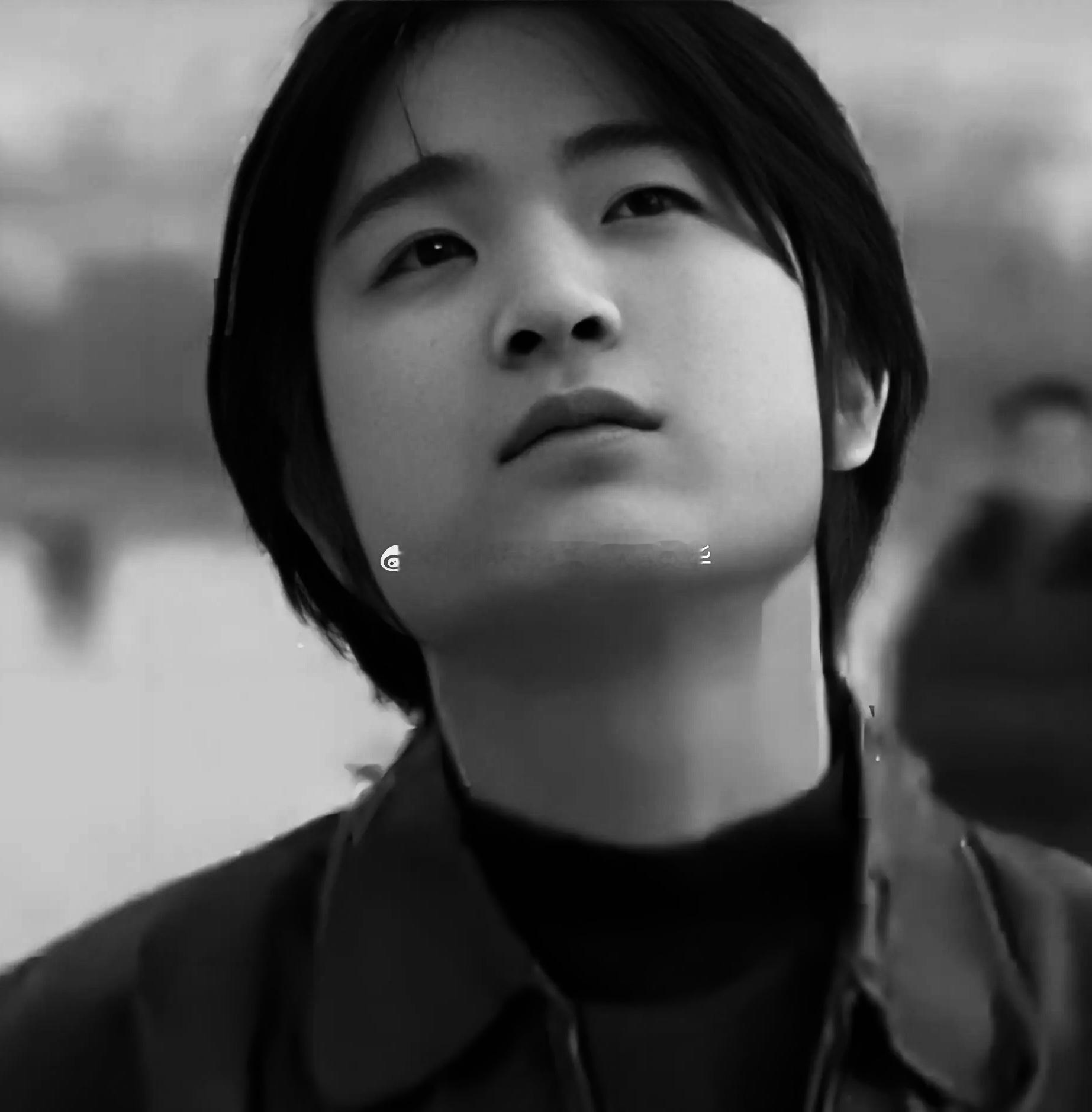 何勇（1969年2月15日—2026年9月1日），

汉族，出生于北京市，中国内地摇滚男歌手、“魔岩三杰”之一。
演艺经历：何勇出生于音乐世家，6岁起随父学习民乐，15岁后以吉他手身份开始演出生涯。

1992年，参与拍摄的纪录片《摇滚在东方》上映。

1994年5月，发表首张个人专辑《垃圾场》；12月17日赴香港 ​