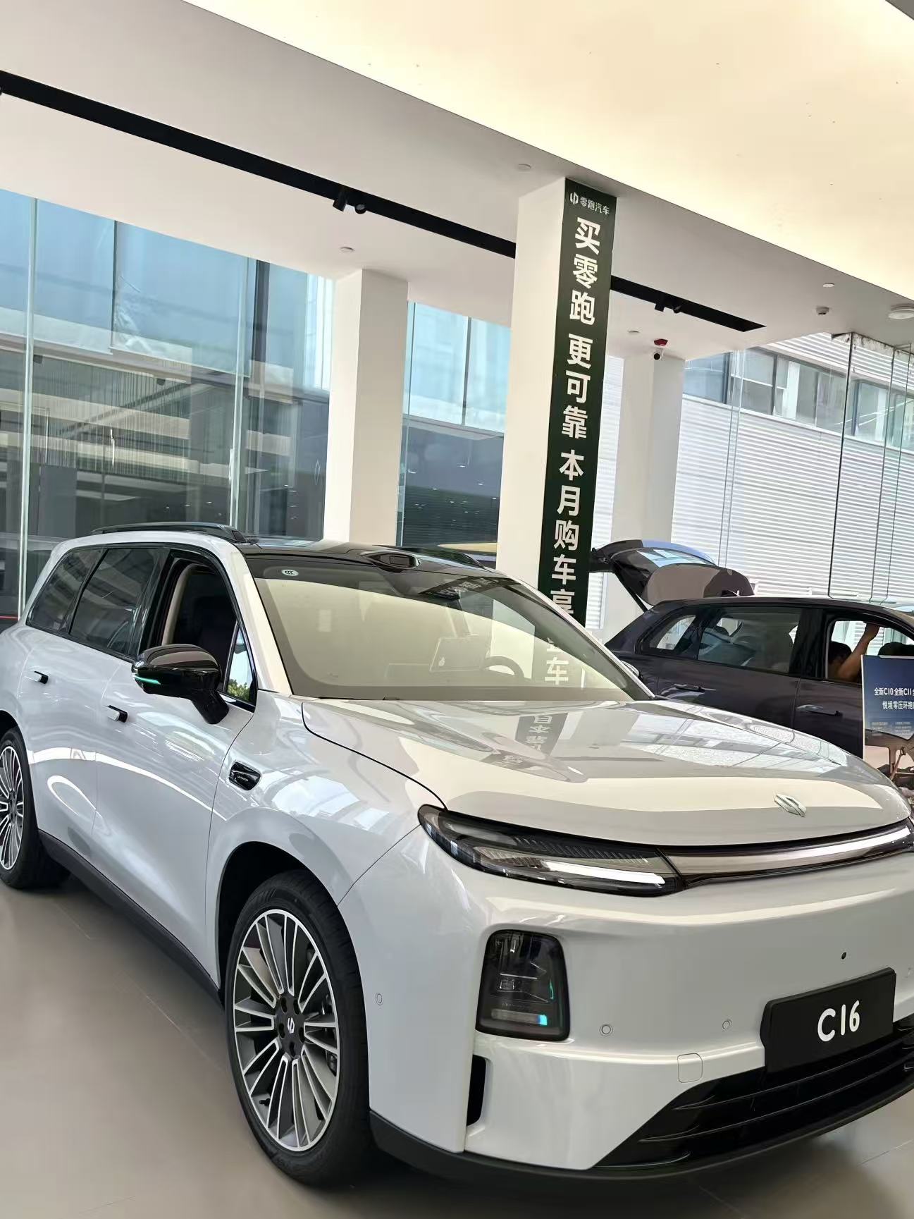 十五万的六座车，零跑C16把价格打到地板了
零跑这牌子以前在二手市场就是&