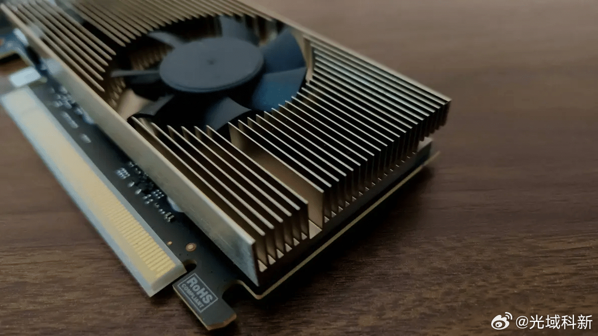 显卡软件生态竞争加剧、苹果M5 Ultra MacStudio、2026游戏交易平台行业测评出炉
显卡软件生态竞争加剧，AMD 粉丝社区出现观点分化
显卡市场AMD软件生态竞争格局

9 月 16 日消息，英伟达新一代 DLSS5 技术落地后，AI 超分、多帧生成技术差距再度引发 AMD 用户群体讨论，在 Radeon 社区内部形成截然不同 ​