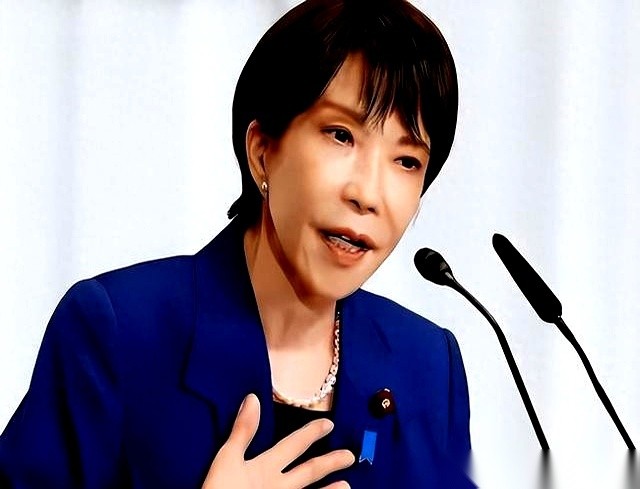日本政坛在10月14日的国会质询台上，抛出了一句耐人寻味的话。
高市早苗面对台下议员的追问，一边说着日本政府依然遵循“无核三原则”，一边却特意在前面加上了“目前”两个字，随后挑明：年底重新修改安保文件的时候，这些老规矩还有探讨的余地。
现行文件里原本清清楚楚写着六个大字：“今后不会改变”。
如今这块