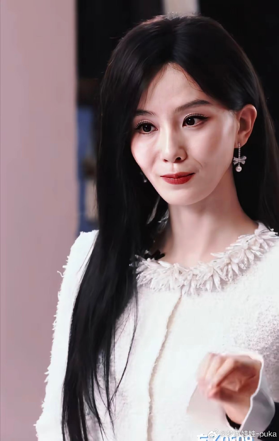 诗诗啊，咱不减肥了啊，看看你都成叶童阿姨了。年龄上来了，真的不能随意减肥了，显老，面相别扭。 ​
