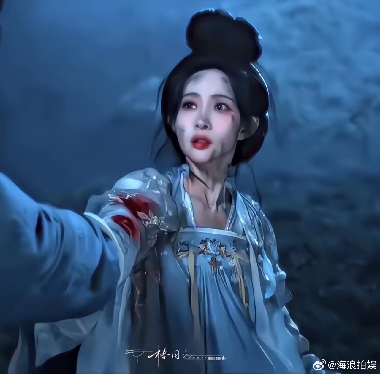 质疑袁咏仪，
理解袁咏仪！
​看到孟子义这一幕，我真的知道为啥当初袁咏仪在《一年级》里要那么说她了。
​记得早在《一年级》里面，袁咏仪当导师的时候，
​孟子义拍戏不想涂黑，袁咏仪当时就气得捂住胸口说要得心脏病了
​没想到这么多年过去了，孟子义还是不想涂黑，《尚公主》里面这个样子，该有 ​