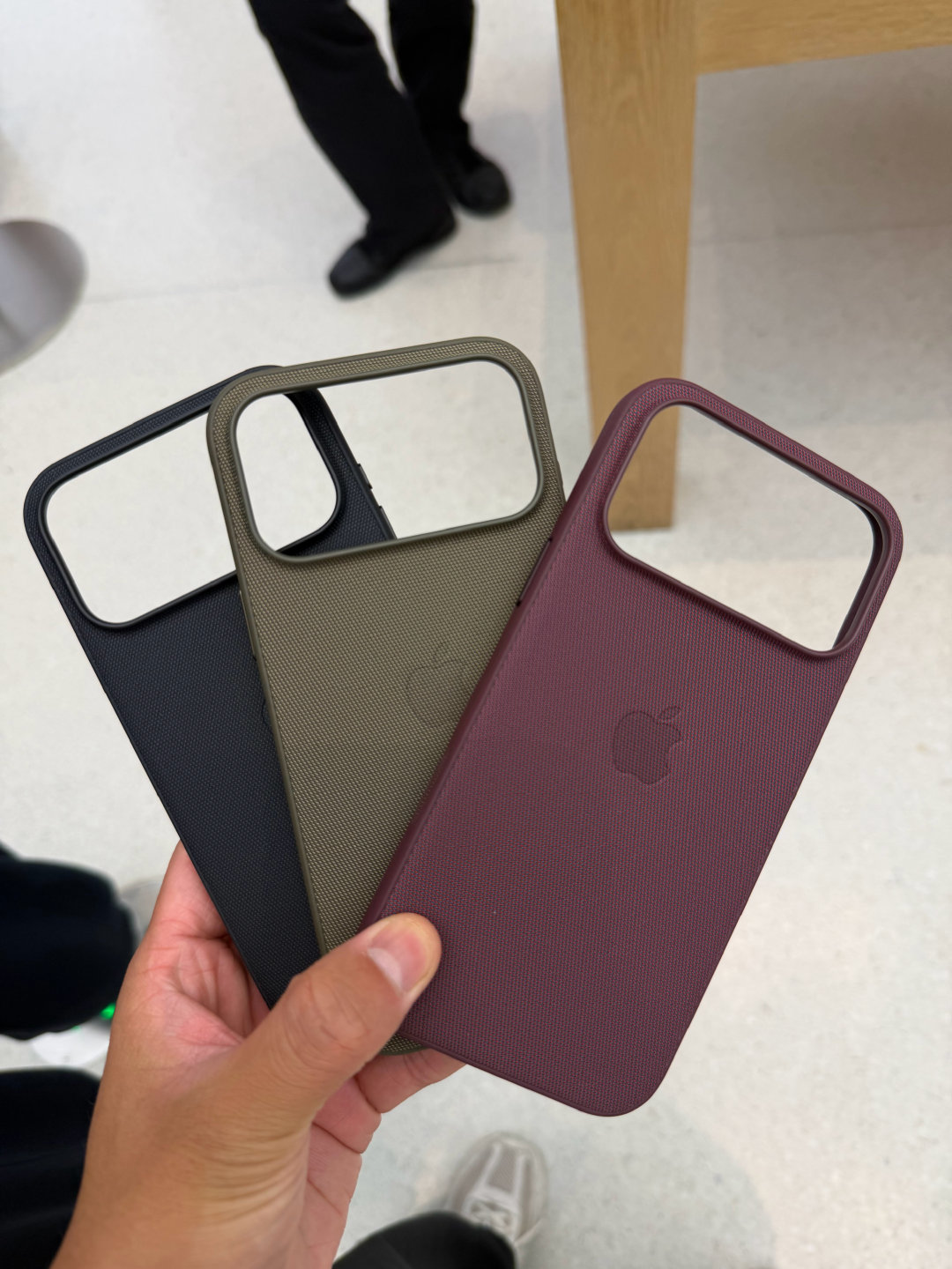 比iPhone 18Pro系列更绝的是，iPhone 18Pro的手机壳一个比一个难看[哆啦A梦害怕] ​