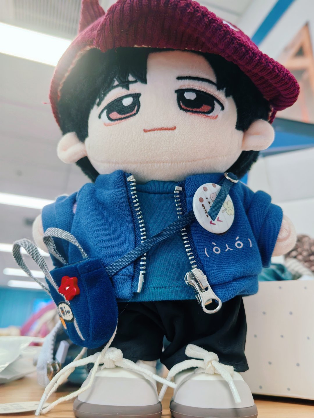 #黄晓明[超话]# 晓明哥嘻嘻
穿的我朋友玩偶的衣服[努力][努力][努力]很精致呀 ​