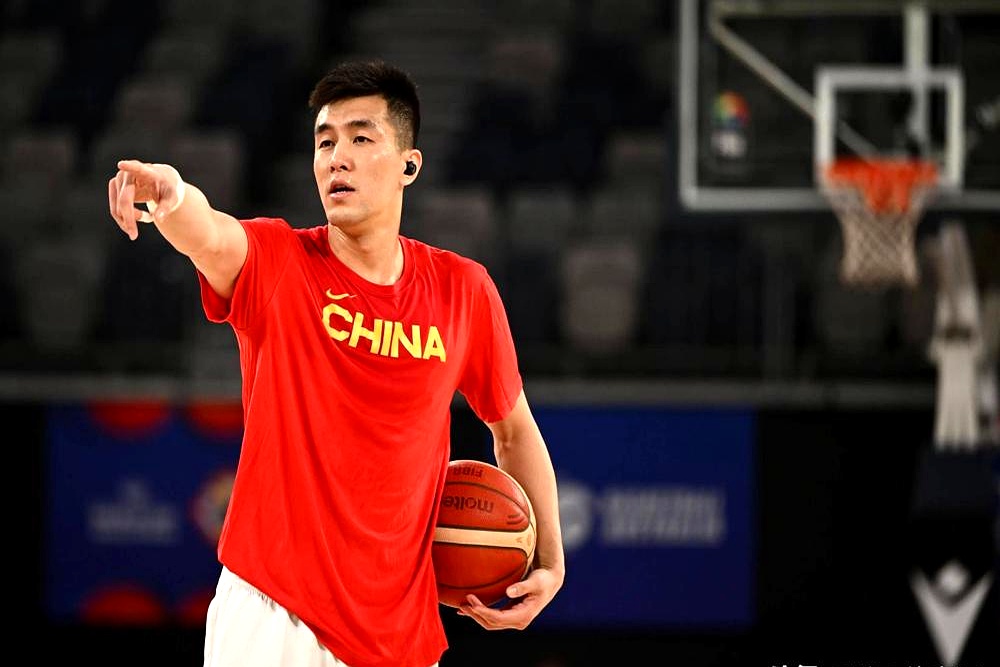 顶薪后卫16分钟9中3，占着薪资坑不顶用？    赵岩昊当年是广厦二当...