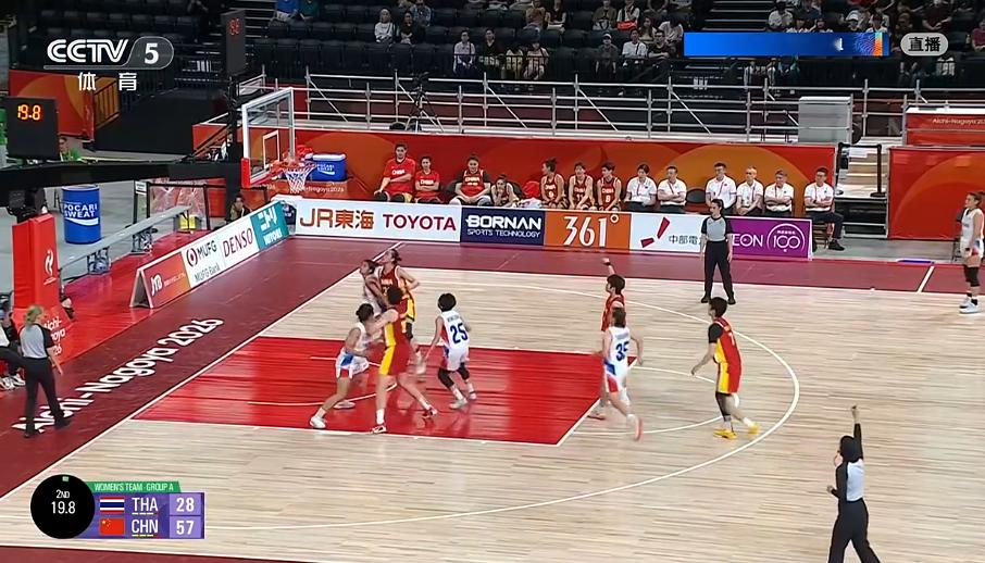中国女篮111比46大胜泰国女篮 取得亚运会开门红
2026名古屋亚运会女篮小组赛，中国队111比46大胜泰国队，迎来本届亚运会开门红。
本场比赛，中国队开局快速进入状态，首节便获得两位数的领先优势。最终，中国队6人得分上双，以111∶46战胜对手。
21日，中国队将迎战印度尼西亚队。
（央视新闻）