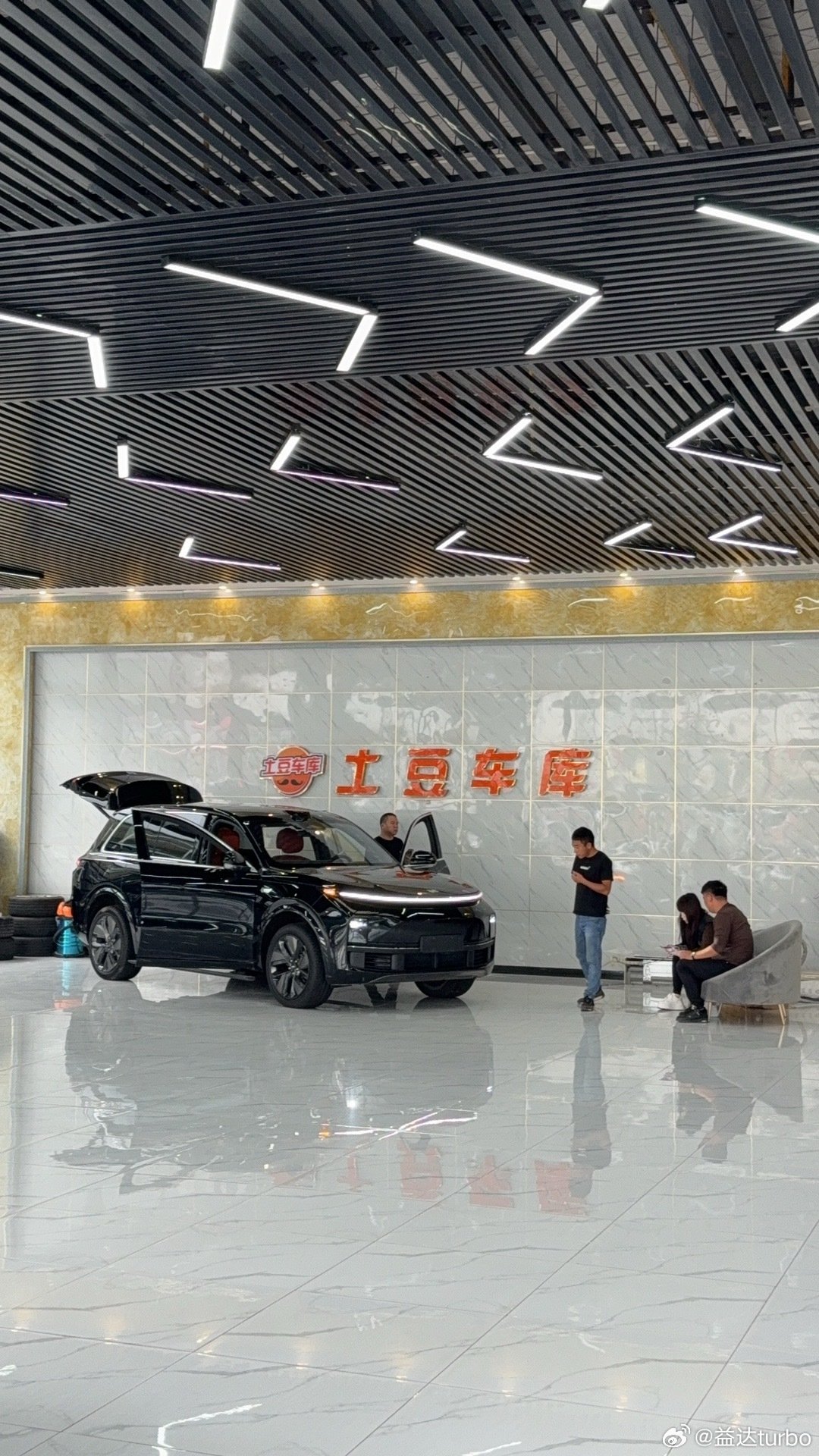 25年理想L9 Ultra成功交付
河北秦皇岛大哥一行五人开着奥德赛来提车，正好在武汉转一转[嘻嘻][嘻嘻] ​