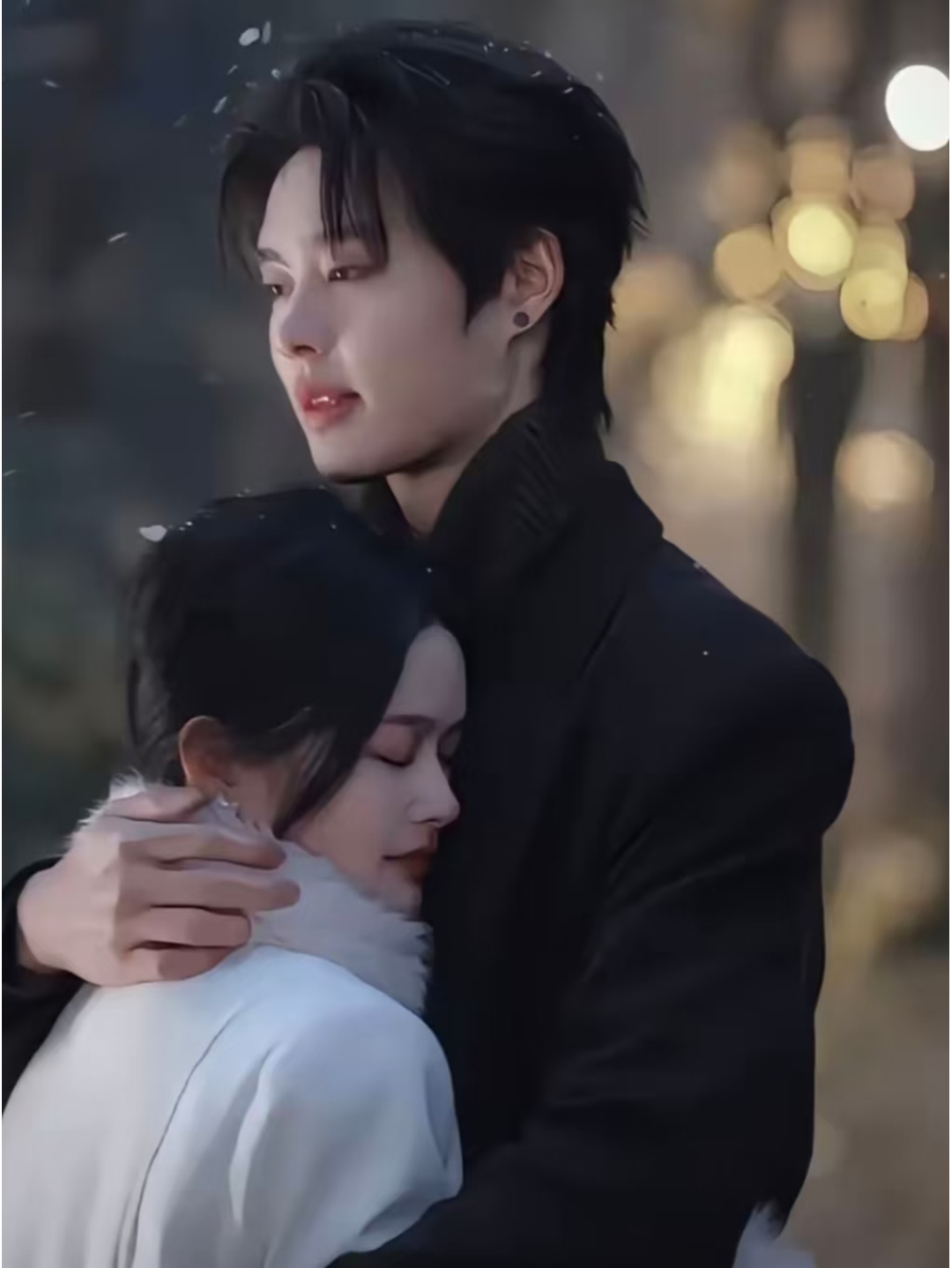 好一个乖乖女热度登顶，你更爱哪个版本的？
爆款短剧改编网剧，两版差距很直观。
 
徐梦洁余茵乖乖女完全两个感觉 余茵版主打短平快的复仇爽感，适合喜欢强拉扯、强反转的观众；
 
徐梦洁版深挖人物创伤，侧重涅槃成长，氛围感更内敛。两种诠释，各有魅力。
 
你看过哪一个版本呢？你更偏好哪种版本 ？ ​