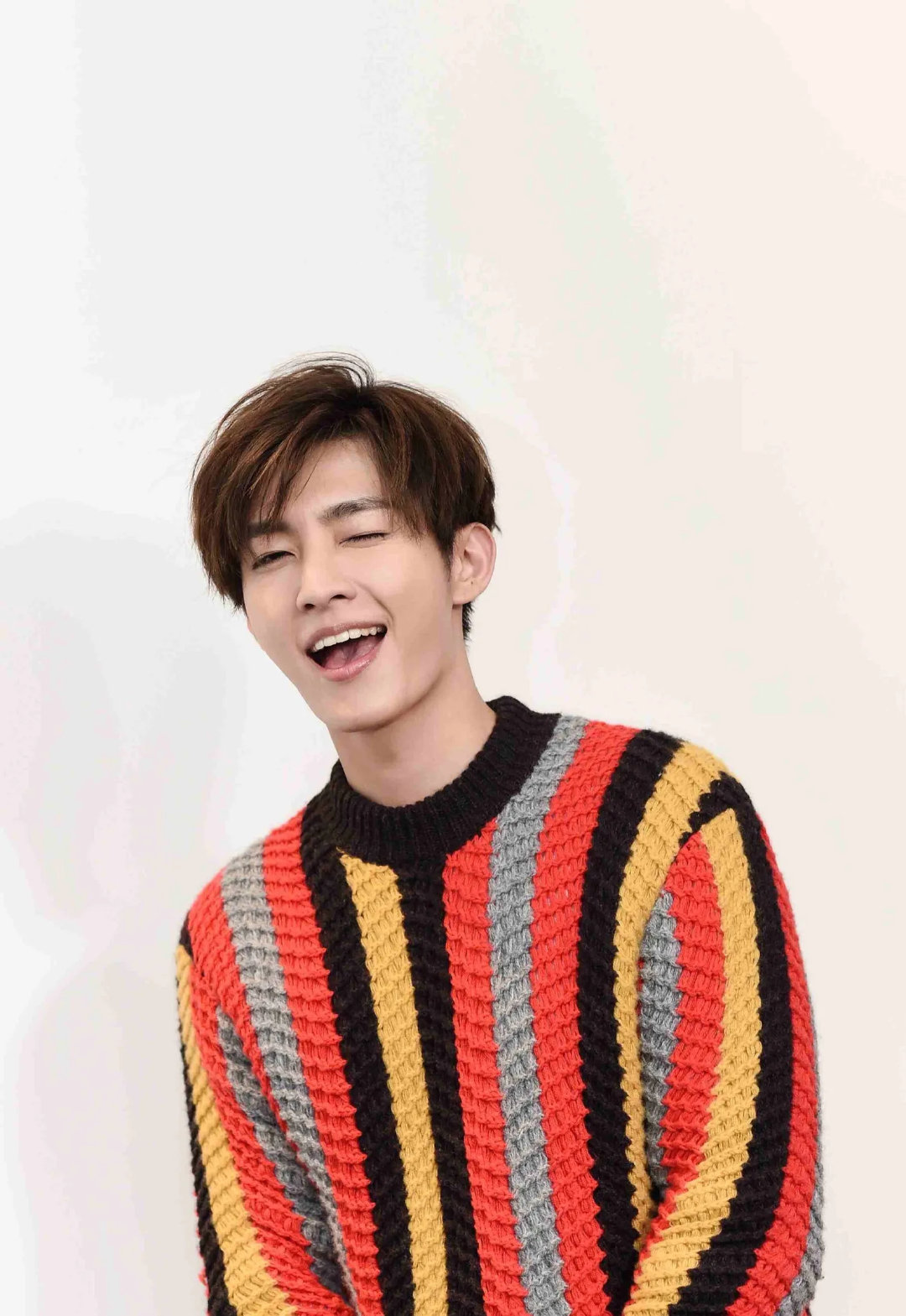 #炎亚纶[超话]# 这套哥感好重 😌 ​