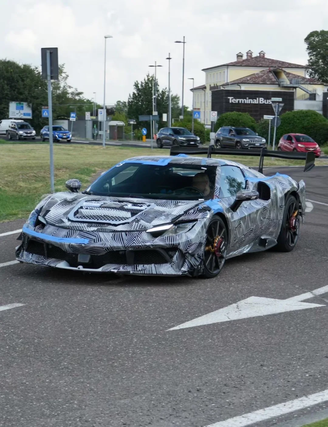 296 Challenge Stradale 可以上路的公路版赛车
3.0  V