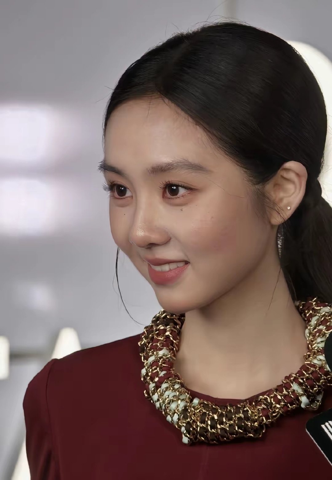 星二代就是不一样，出道就可以接香奈儿代言，黄多多出道即巅峰啊，普通人望尘莫及了。 ​