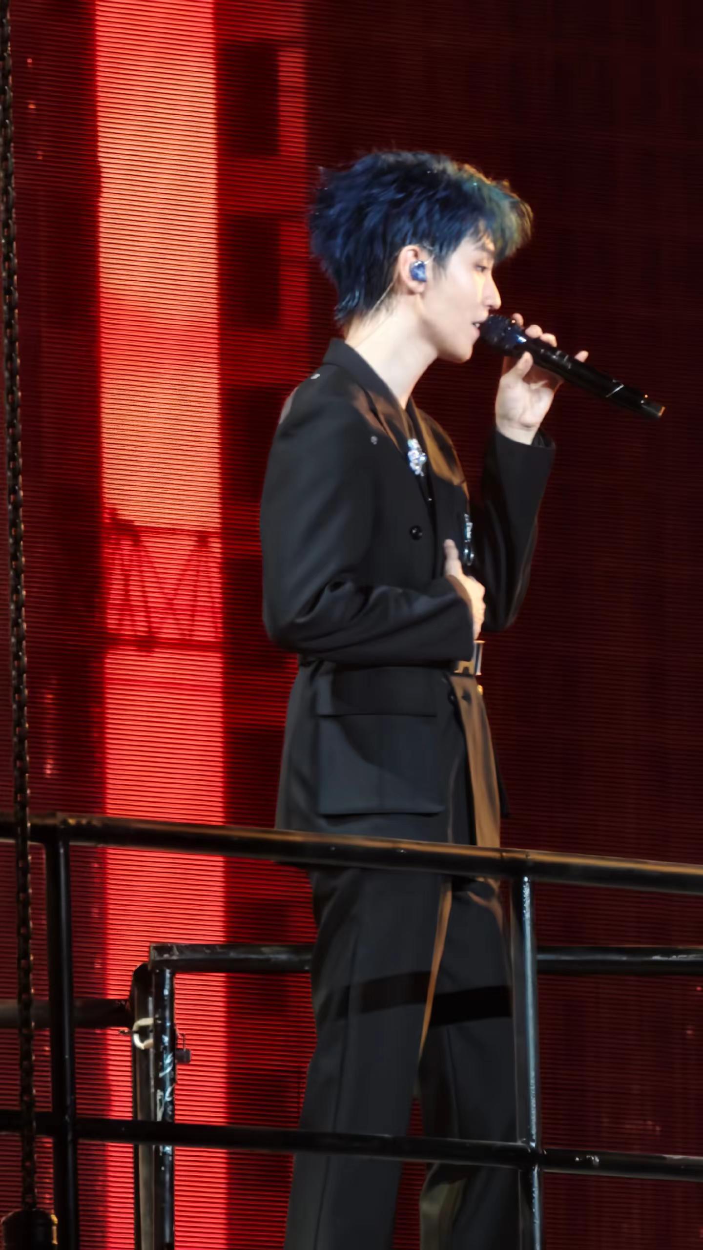 🌊这一次我比镜头先看到你。王俊凯 王俊凯巡演演唱 王俊凯现场live 下一次见面会是什么时候