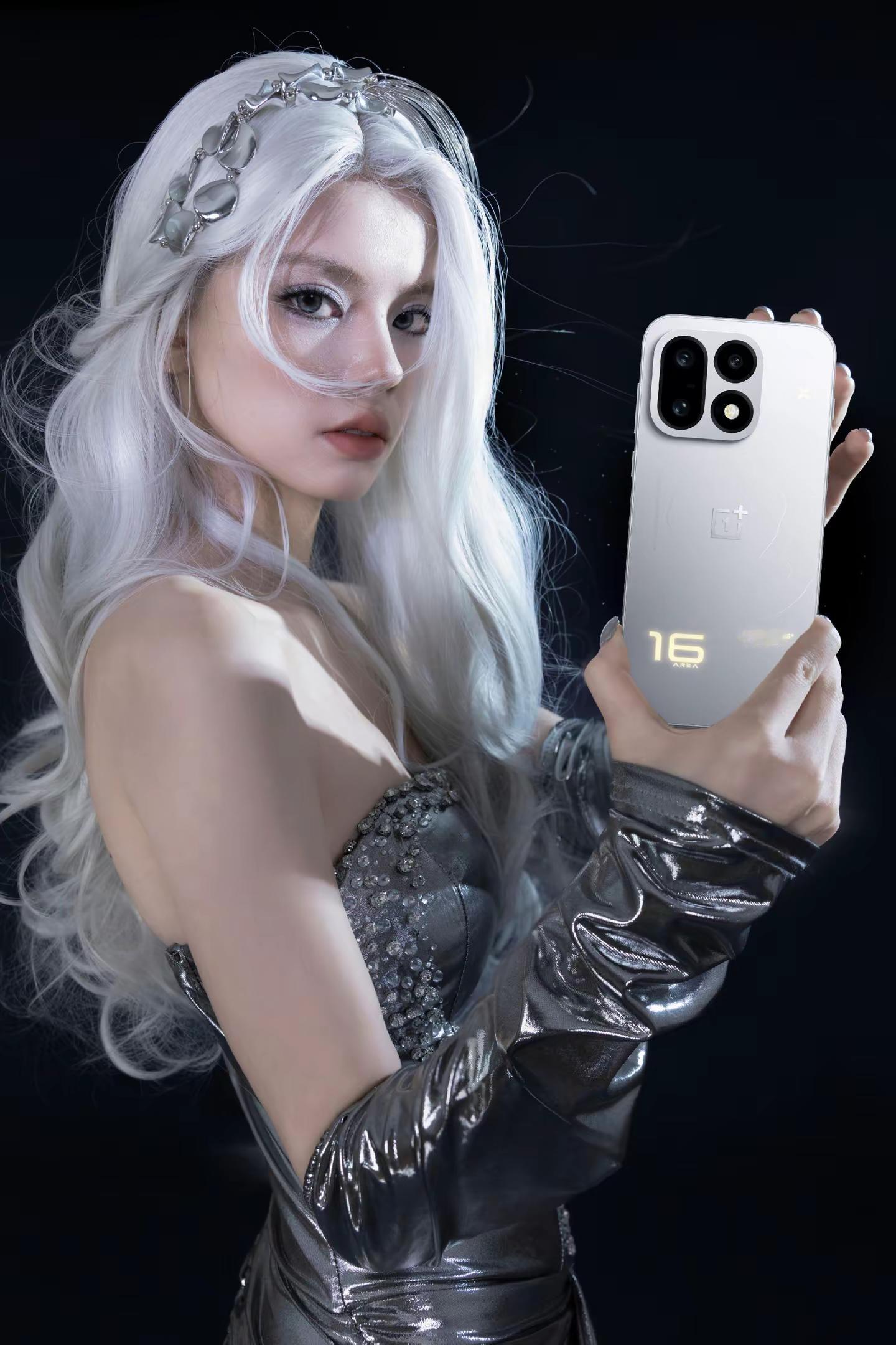 🪐身披银铠，手握星光和一加 16 赴一场星际之约！国庆假期，欢迎到 OPPO 门店上手体验，近距离感受「明日星光」的独特魅力！一加16 10 月 12 日 19:00 新品发布！
