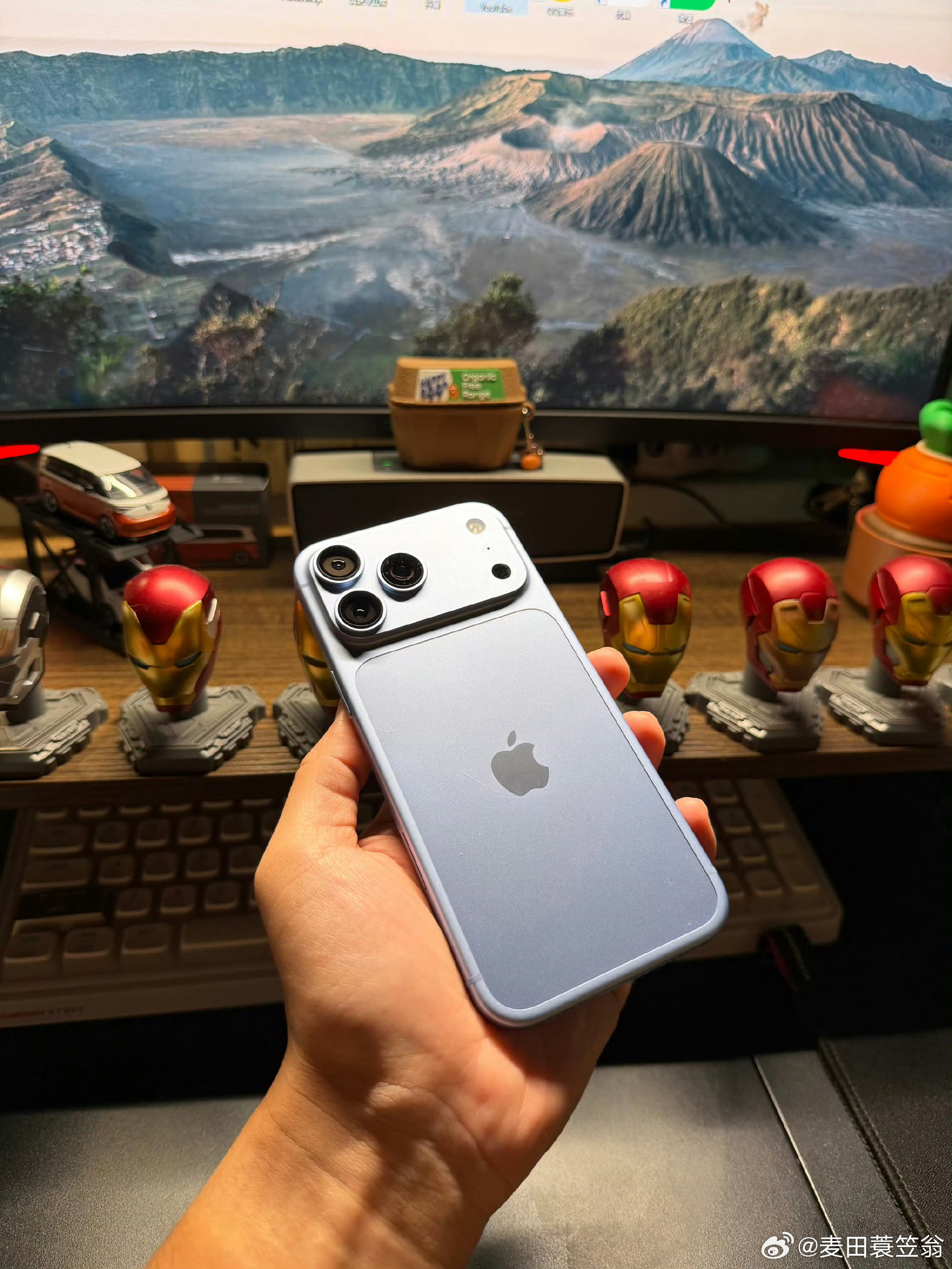 iPhone18Pro上市不久，天🐱迎来首轮降价，和官网坚挺的定价形成反差。本次优惠多为平台补贴，侧面反映这款机型定价上调后，市场热度不及预期，销量承压，供应链也传出砍单消息。
 
曾经iPhone新机长期供不应求、溢价热销的景象已经淡化，消费者购机愈发理性，不再盲目追首发。平台借大促节点降价走量 ​