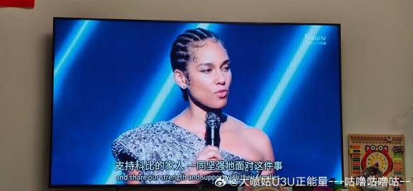 苗想看晚会<br />我想着给苗看一场国外的演唱会 <br />搜到了...