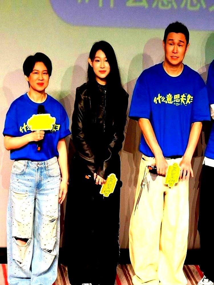 预售惨淡、多少人等着看笑话，结果三天破亿，正冲着3亿去。

小沈阳自己掏了5000万，零片酬当主演，就为了圆媳妇沈春阳的导演梦。剧本磨了两年，拍的是两人27年真实生活的七年之痒。沈春阳说不能让大家为自己的梦想买单，结果贾冰、魏翔、徐志胜这20多个熟脸全跑来零片酬撑场。

路演现场沈春阳哭了，说有质疑