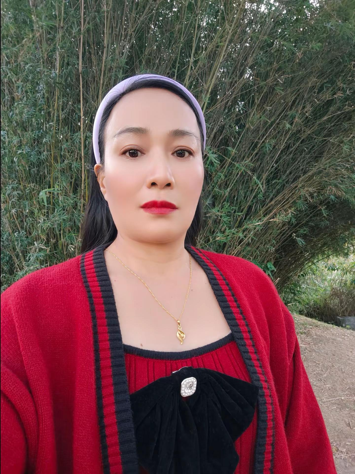 <p>小姐姐时尚穿搭 <!--{img:0}--></p><img s...