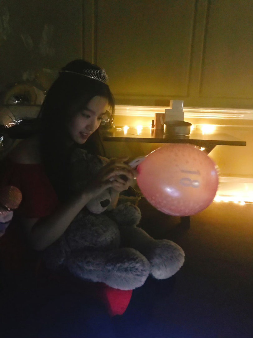 #卢昱晓[超话]#  
贪恋早期的你却不愿你回到苦涩的那些年 ​