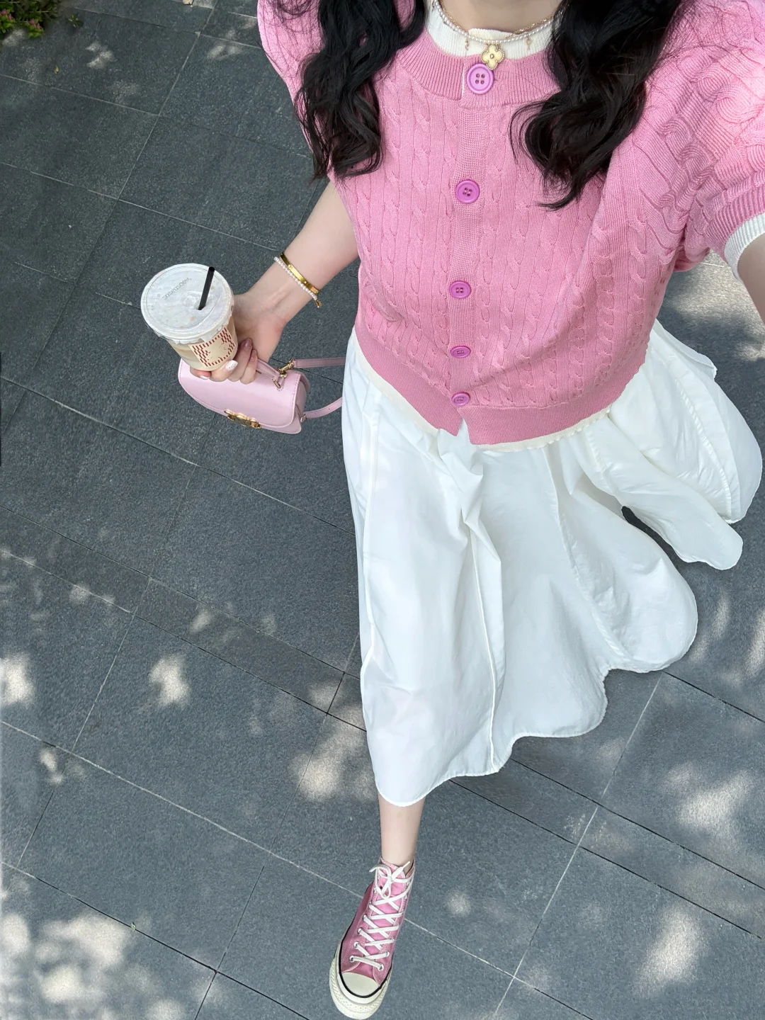 上班就要舒服又漂亮！🎀粉白就是初夏的颜色～