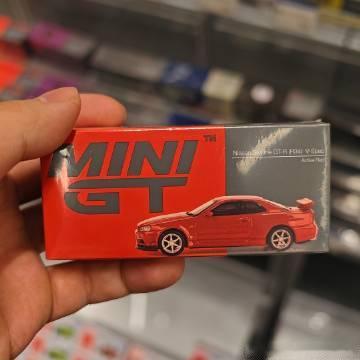 红色，GTR，还是r34，要素集齐了属于