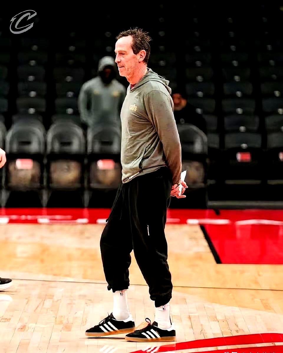 一场比赛就把哈登喷成习惯性拉胯？这脸打得真快。    系列赛前两场，哈...