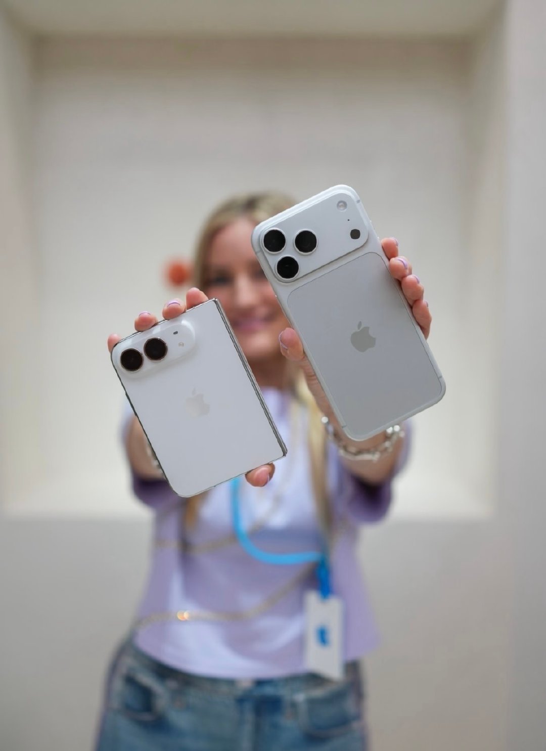 #iPhoneDuo溢价暴跌原因# 每年都会说一遍，其实真没什么好抢的，苹果没有饥饿营销的惯例，基本过几天订单平稳就能官网正常购买，也就是交付迟一点，有些平台涨价7000了[允悲] ​