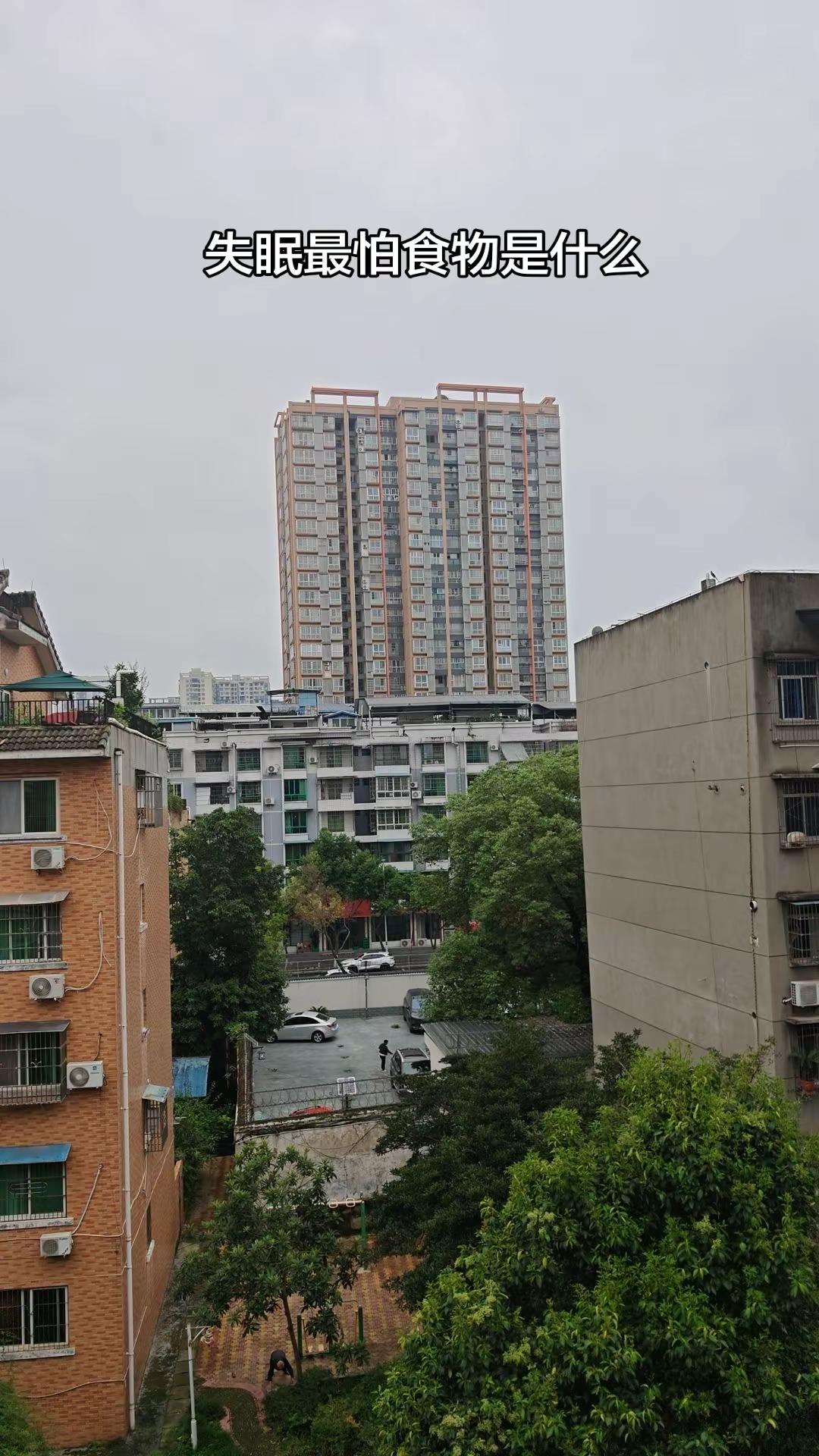 随拍 阴雨天的城市 雨中的城中村