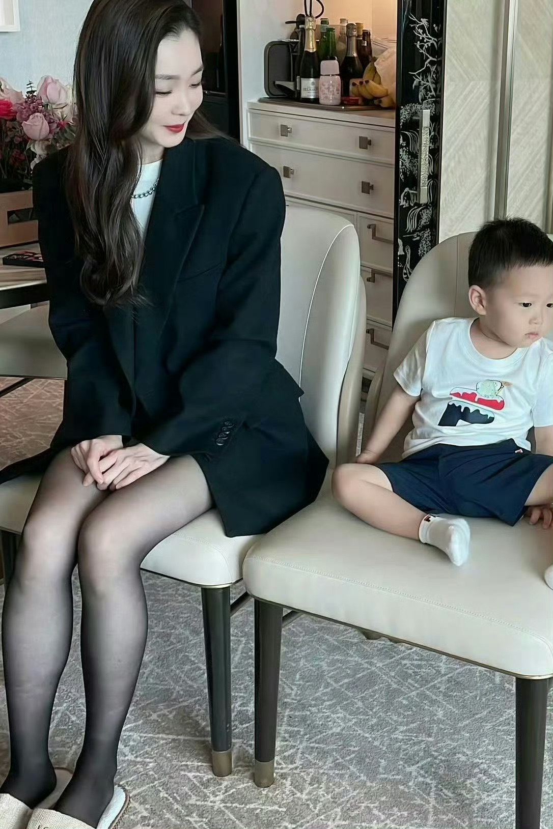 宋轶之前感觉一般，要长相没长相，要身材没身材，变成少妇之后瞬间变了一样，气质魅力都长了很多