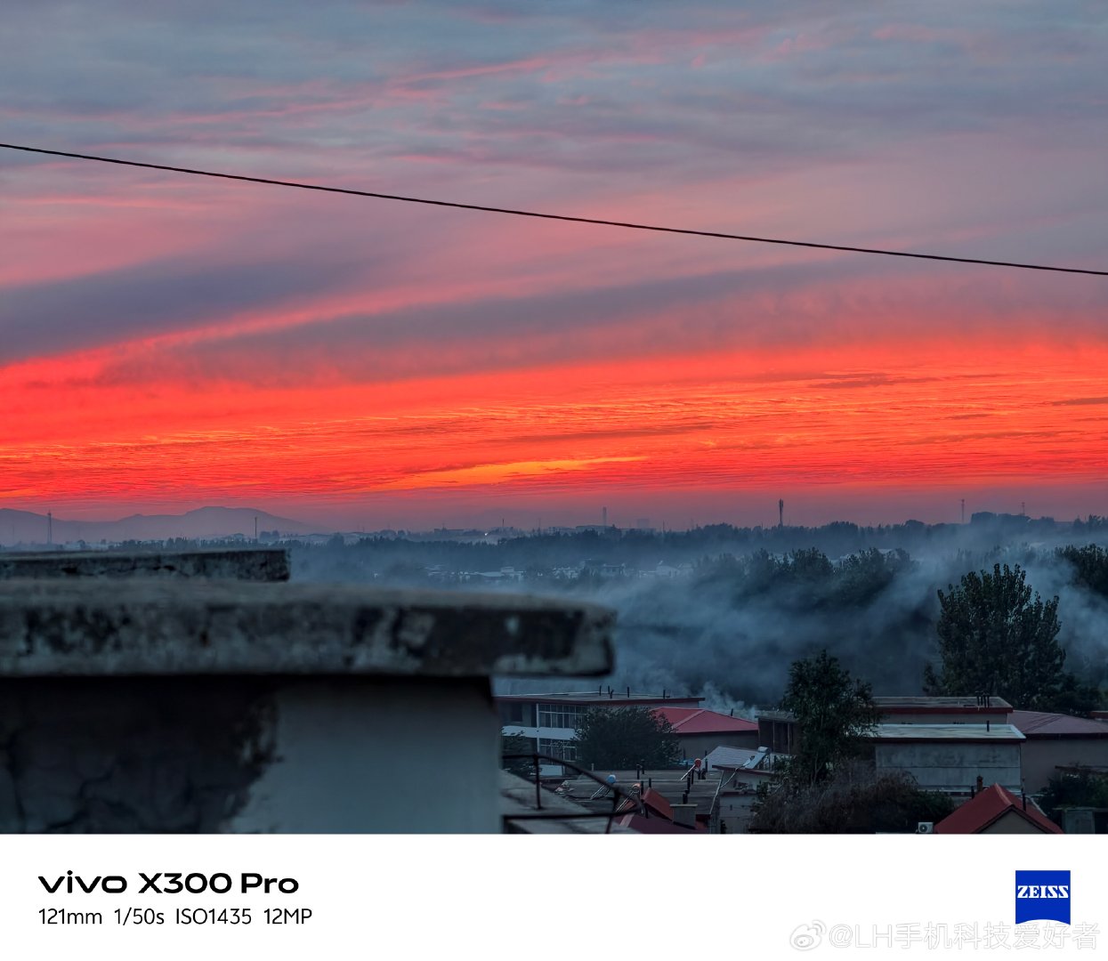 #LH手机科技爱好者[超话]# 在vivo X500系列发布之前，vivo X300 Pro还是能打一打的，相机表现还是在第一梯队。

看着今天外面的景色很好看，就用手机拍了一组照片。原相机长焦镜头直出，10倍变焦还是很清晰。这也是我一直用vivo的一个原因，长焦很好用。#LH手机摄影#  ​