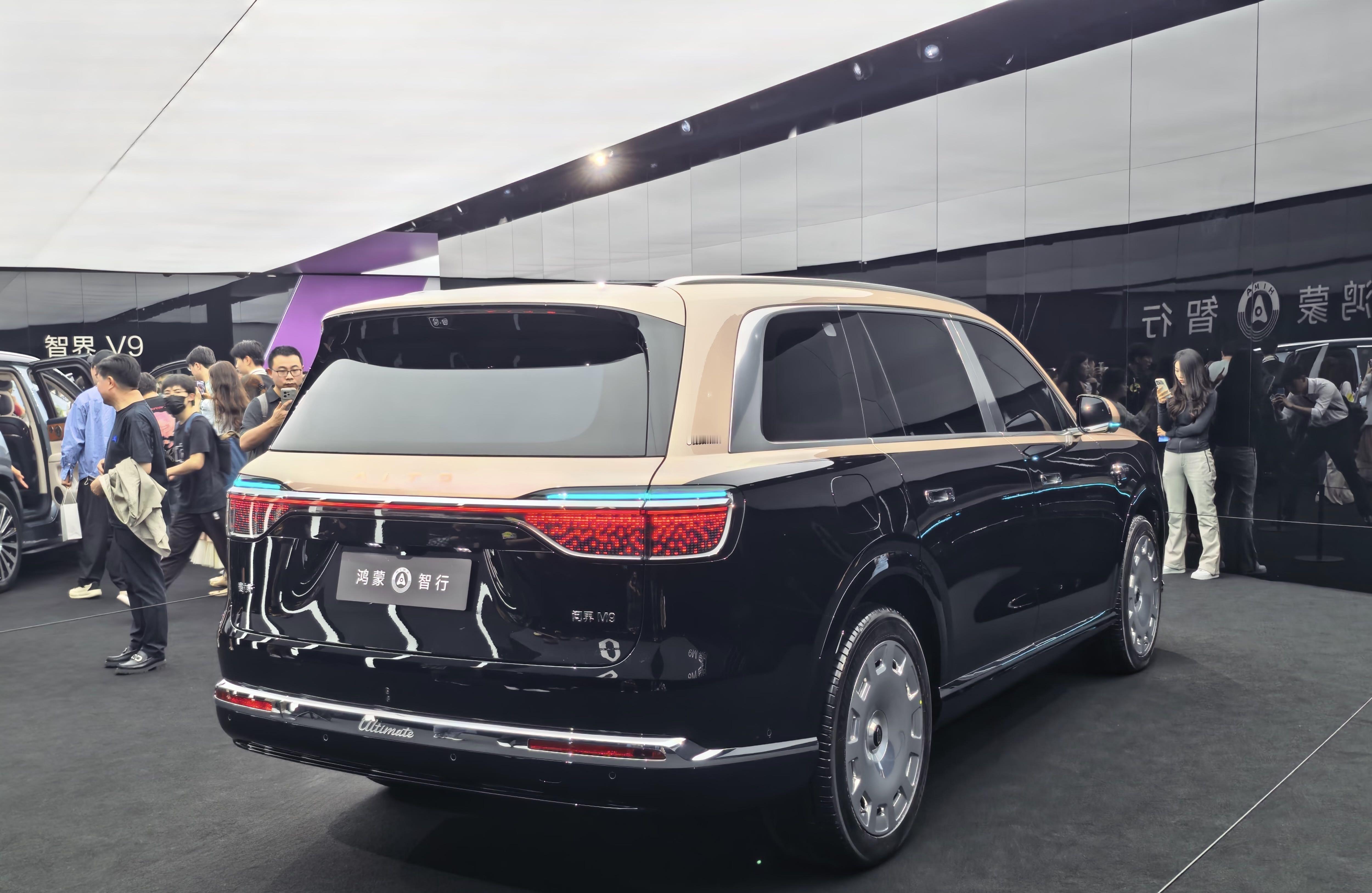 #问界# #全新一代问界M9# #问界M7M8# #问界M6# 看着问界一步步向上，国产豪华真的站起来了
        作为一名普通车主，平时也会留意汽车行业的各类榜单和数据，最近看到问界的一系列消息，心里还是挺有感触的。放在几年前，很难想象国产品牌能够站稳五十万级的高端市场，而现在，这份成绩实实