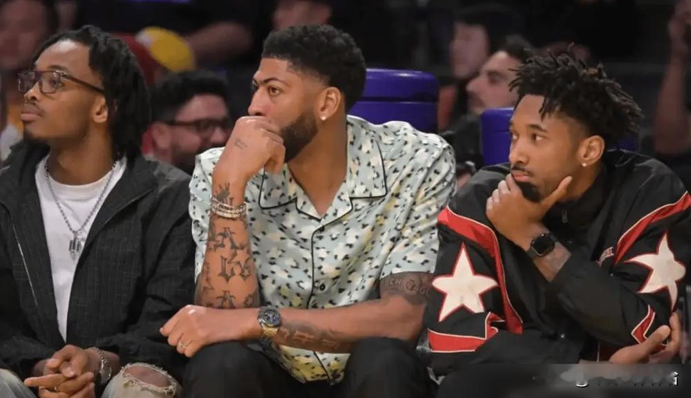 浓眉奇才首发声，真相比预期复杂！   33岁的安东尼·戴维斯刚结束在奇...