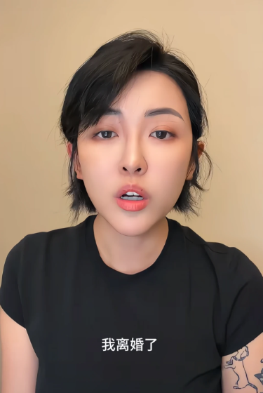 张凯毅刚生完半年就离婚，
不是因为老公对不起她，也不是因为日子实在过不下去，
而是她从一开始就没打算凑活过。

今天早上她正式发视频官宣离婚，算上之前的离婚冷静期，前后折腾了快三个月，孩子才刚满七个月。从 24 年年初恋情曝光，当年夏天领证，到去年夏天官宣怀孕，今年年初生宝宝，再到现在分开，满打满算