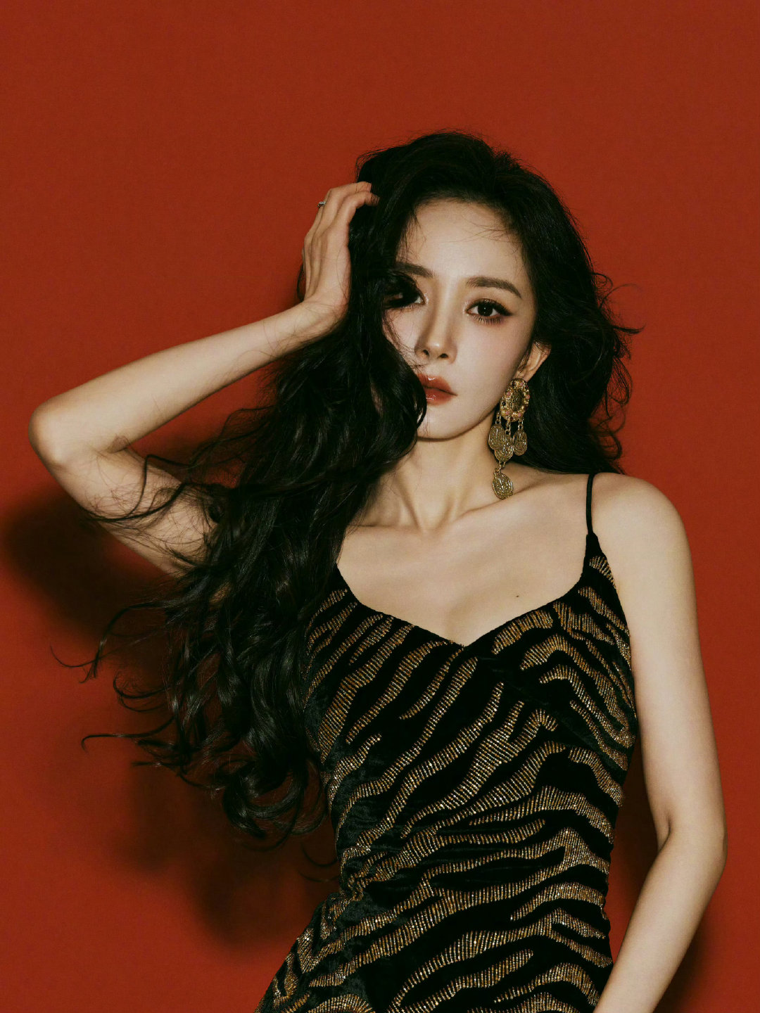 #杨幂小时候住10平米胡同##杨幂的家庭教育#
骨子里的北京大妞[爱慕]，从小就是一个爱国的人 ​