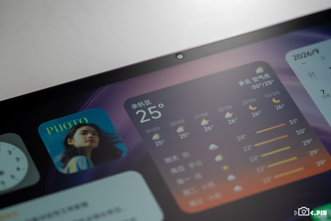 #小米Pad9ProMax首发评测# 终于能说了，小米平板 9 Pro Max 的评测终于解禁了。

这台平板我们和小米 18 Fold 是前后脚测完的，两台设备用的都是小米自研的玄戒 O3，但是玄戒 O3 在这两台设备上的性能释放差异体现的非常明显：

小米 18 Fold 的 Geekbench 6 单核 3569、多核 13235，3DMark Steel Noma ​