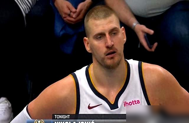 一个三届MVP，季后赛出手26次，只进了7个球。 这就是卫冕冠军掘金...