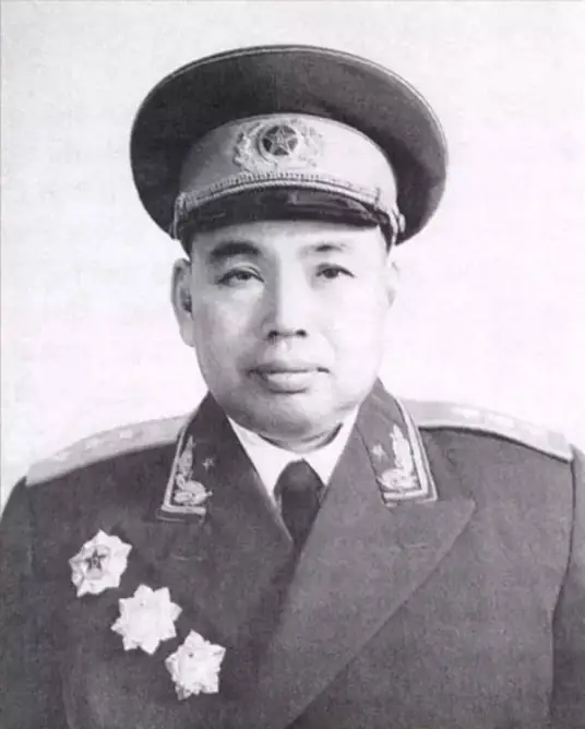 1985年10月22日，许世友病逝。三个月后，南京军事法院的法庭上，审判长念出了一句话——&34;许建军同志系被诬陷，无罪。&34;旁听席上，许世友的妻子田普猝然掩面，泣不成声。

主要信源：（《许世友传》）

1985年10月22号，南京军区总医院，许世友将军走了。

他临死前念叨的，不是打仗的事，是要埋在母