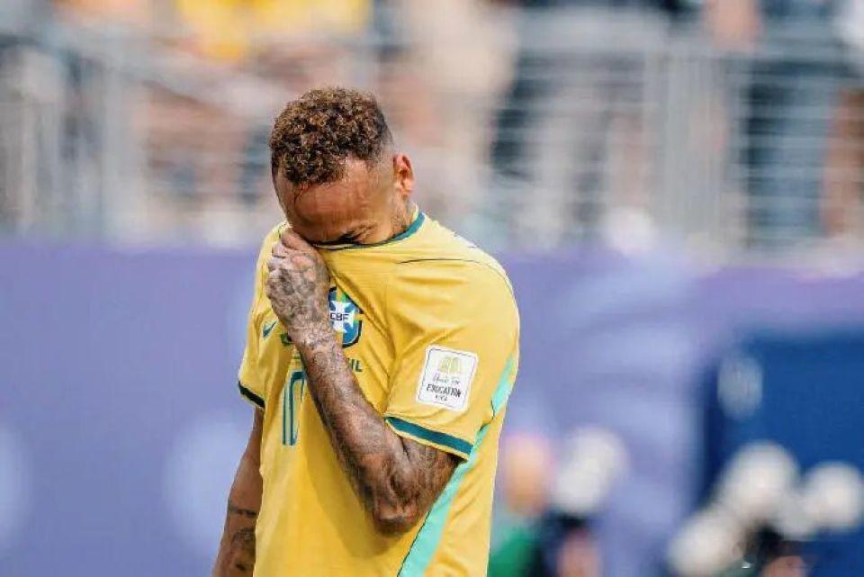 【世界杯2026｜内马尔赛后掩面痛哭宣布退出国家队，结束国际赛生涯】世...