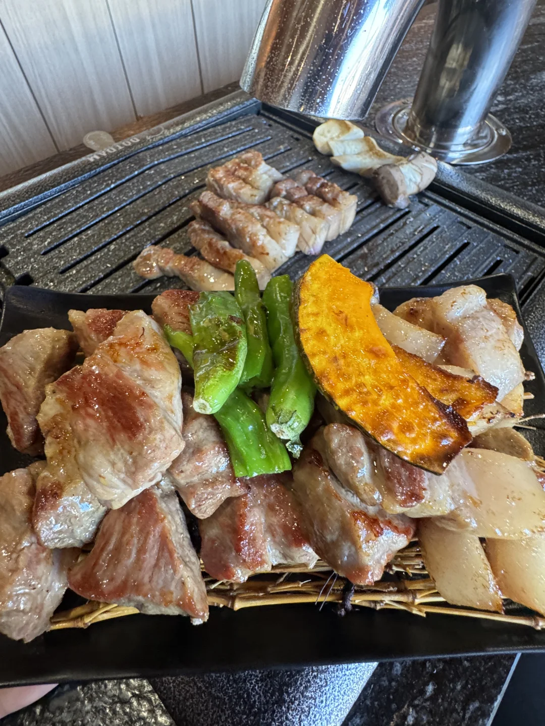 🇰🇷落地济州岛第一顿！直奔这家黑猪肉……