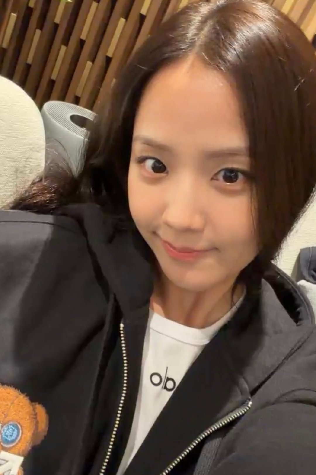 Jisoo正在APP直播中！！ ​​​​