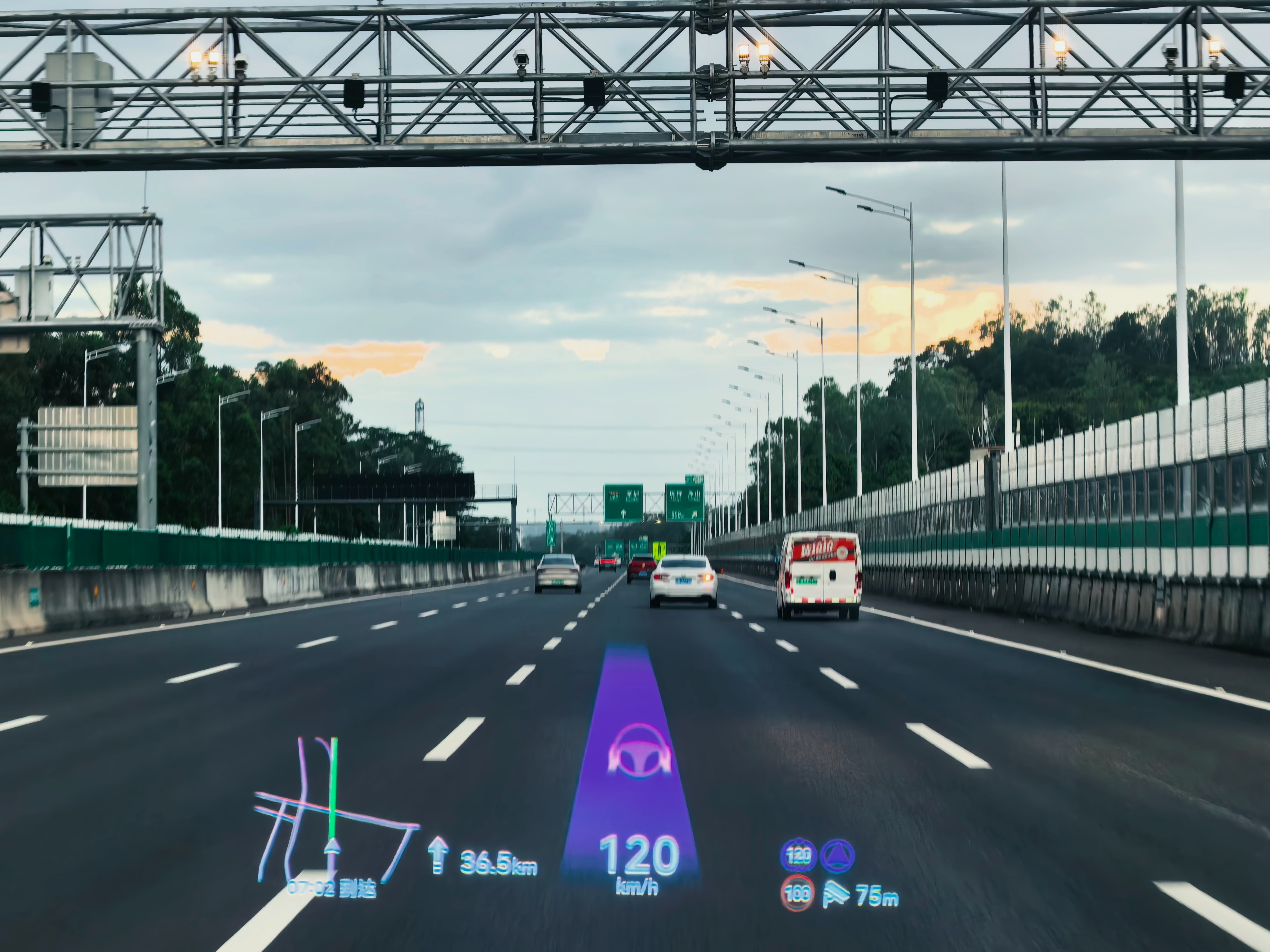 问界 M9 已经开了两年半，将近 6 万公里。

我每天上班来回 90～100km，只要一上高速，基本就会启动 ADS。两年多，风雨无阻，几乎从没间断过。

今天早上刚出门没多久，右后轮突然报低胎压。

看到提示的时候我倒没多紧张，胎压低了处理就是。结果下一秒突然一拍大腿：

坏菜了，ADS 启动不了了。

只 ​