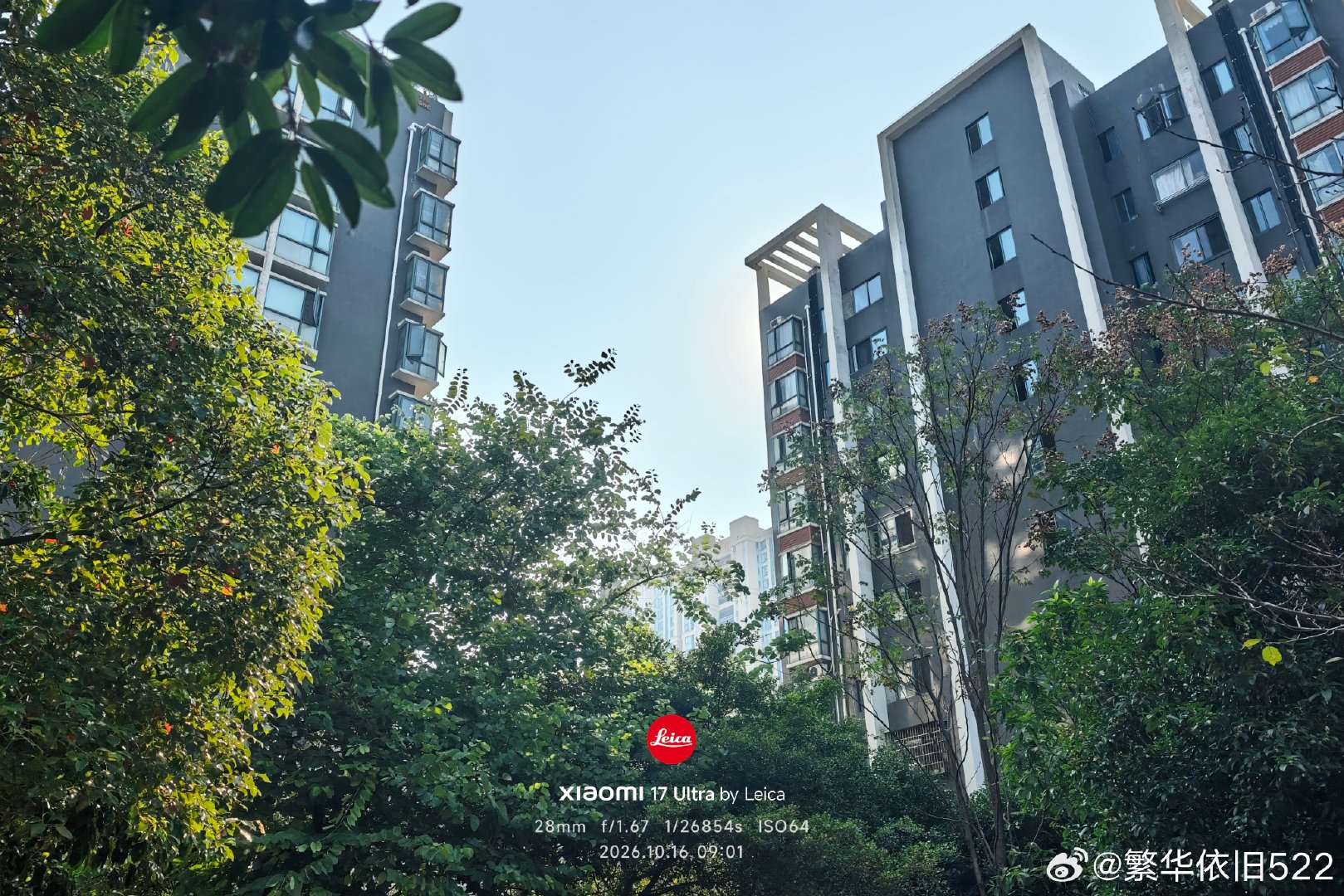 #每天早起打卡# 
大家早，今天周五，今晚20点iPhoneDuo可以开始抢购了，苹果第一代阔折叠开售了 ​