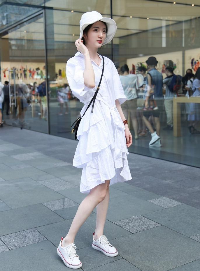 时尚美女，这个词汇听起来光鲜亮丽，仿佛走在大街上就是一道耀眼的风景线。...