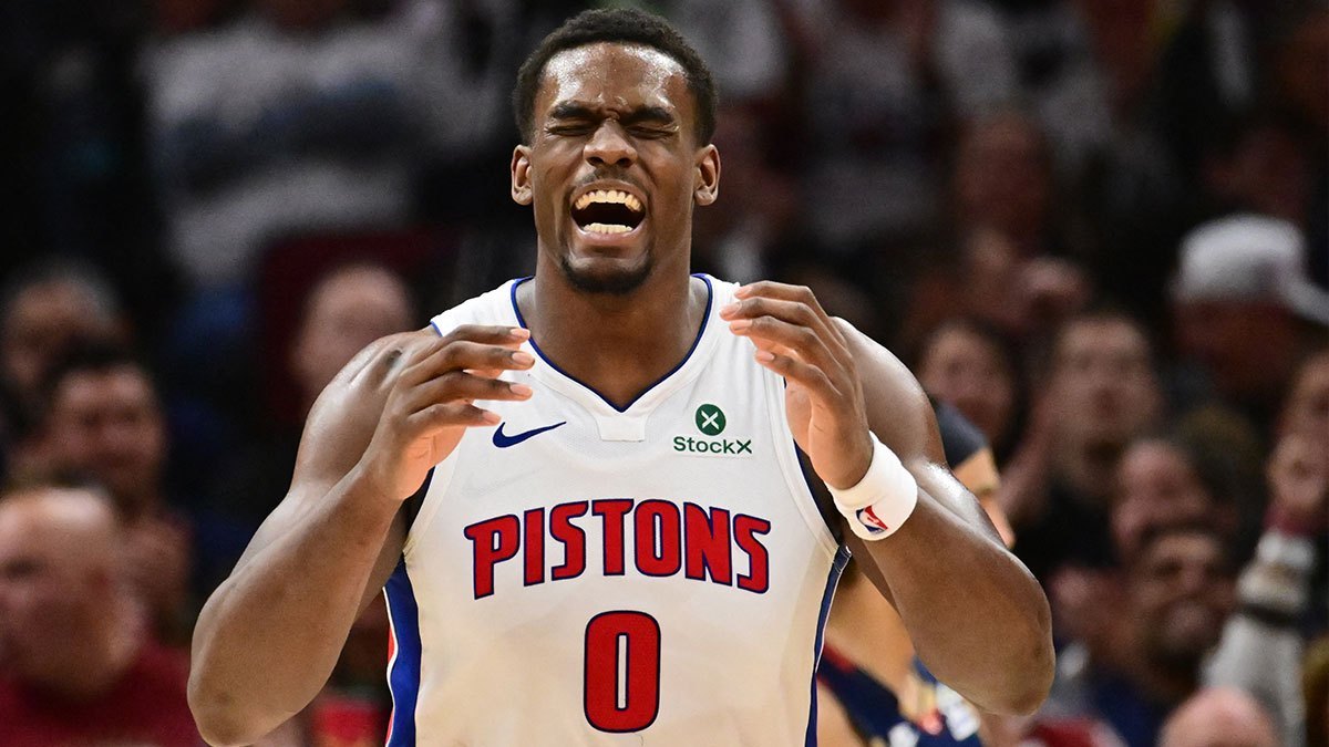 #NBA[超话]#抬至5年2亿还不够？杜伦续约僵局仍未解开

活塞将杜伦续约报价上调到5年2亿美元，可这笔报价依旧未必能打动球员。杜伦团队坚持认为自己配上年薪4000万以上顶薪，活塞最初只愿意给到年薪3500万级别，双方分歧很深。

杜伦对球队给出的尊重感到不满，能否出席媒体日、训练营都打上问号。他存 ​