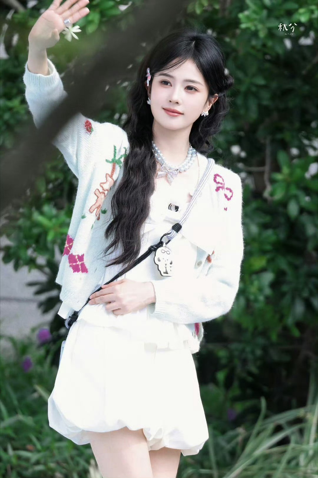 今天是薄荷少女🦌 白鹿 发型 张振白鹿[超话]大师出妆白鹿奔跑吧薄荷绿短裙发型师张振 ​​​