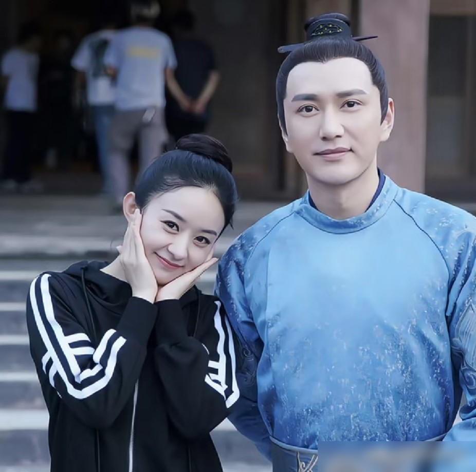 王仁君拿下飞天奖，赵丽颖一句长柏哥哥直接把《知否》粉炸出来了。
10月9日晚，他凭《浴血荣光》里的教员一角封帝。这是第五次演了，评委原话：不演神，演人。
名单里压着于和伟、胡军，之前全网都说爆冷。但你看他那4分钟脱稿感言，字正腔圆，一句虚的没有。
赵丽颖、刘琳、刘钧全冒头了，他回话还端着盛长柏