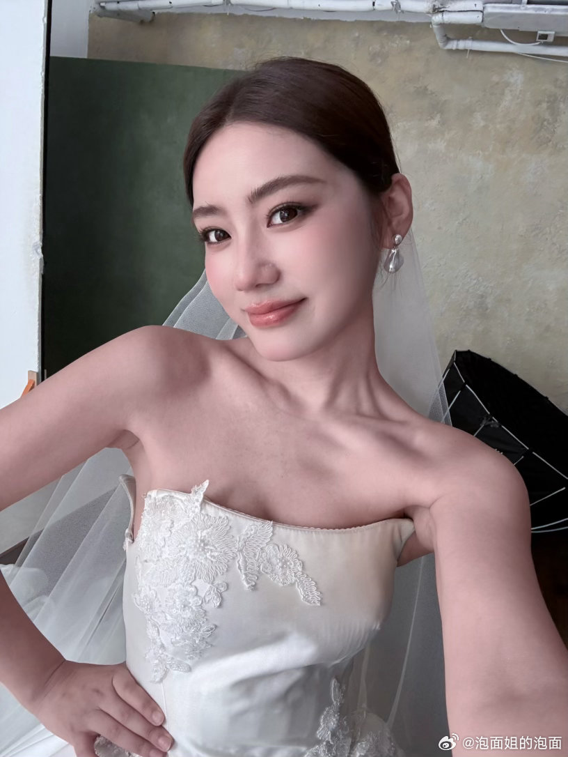 拍婚纱照挺累挺[超话]​​​