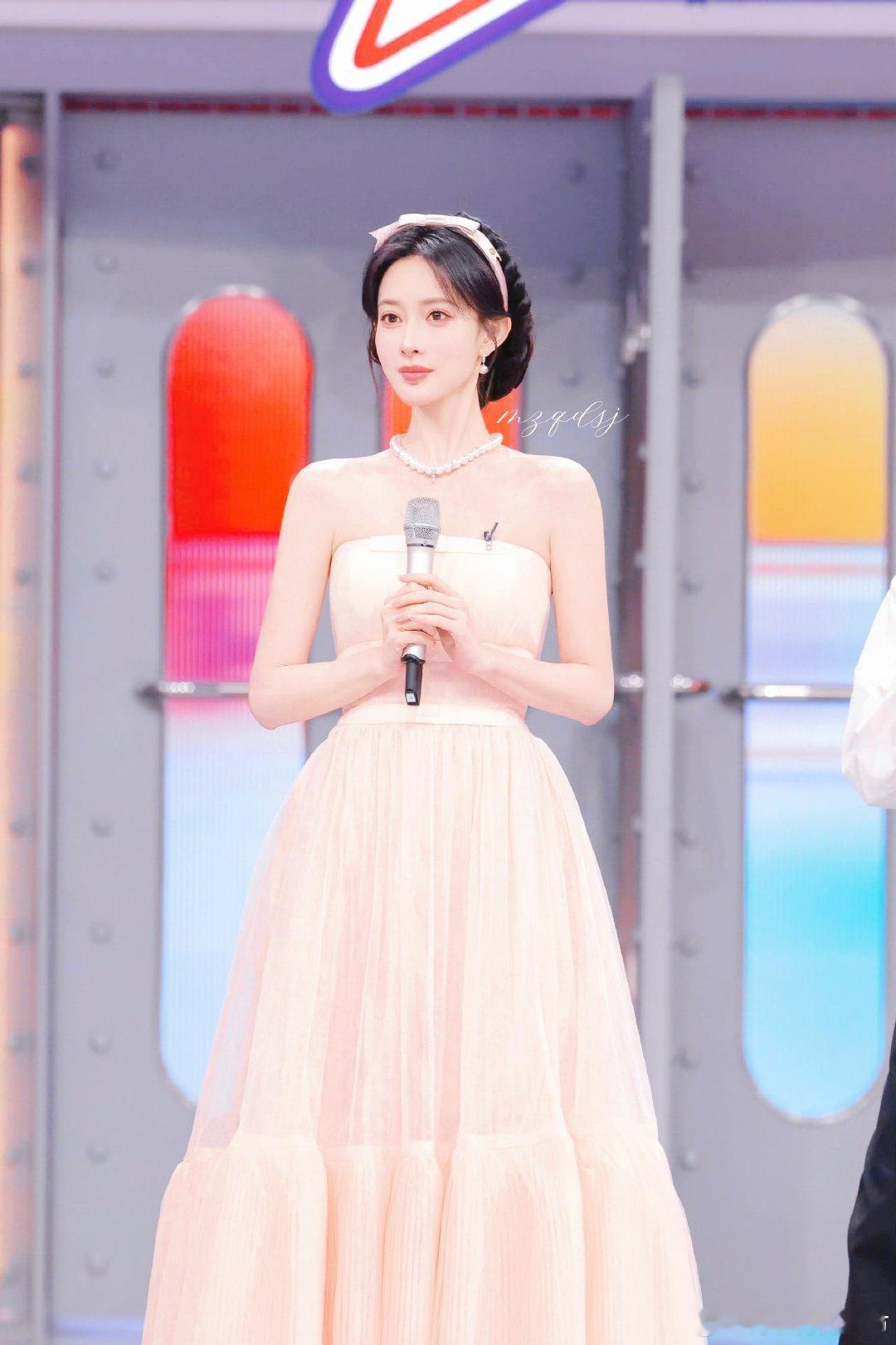 #孟子义[超话]# “做她的大地，别做她的天”

孟子义饭修产出
致歉一切
为爱产出

​