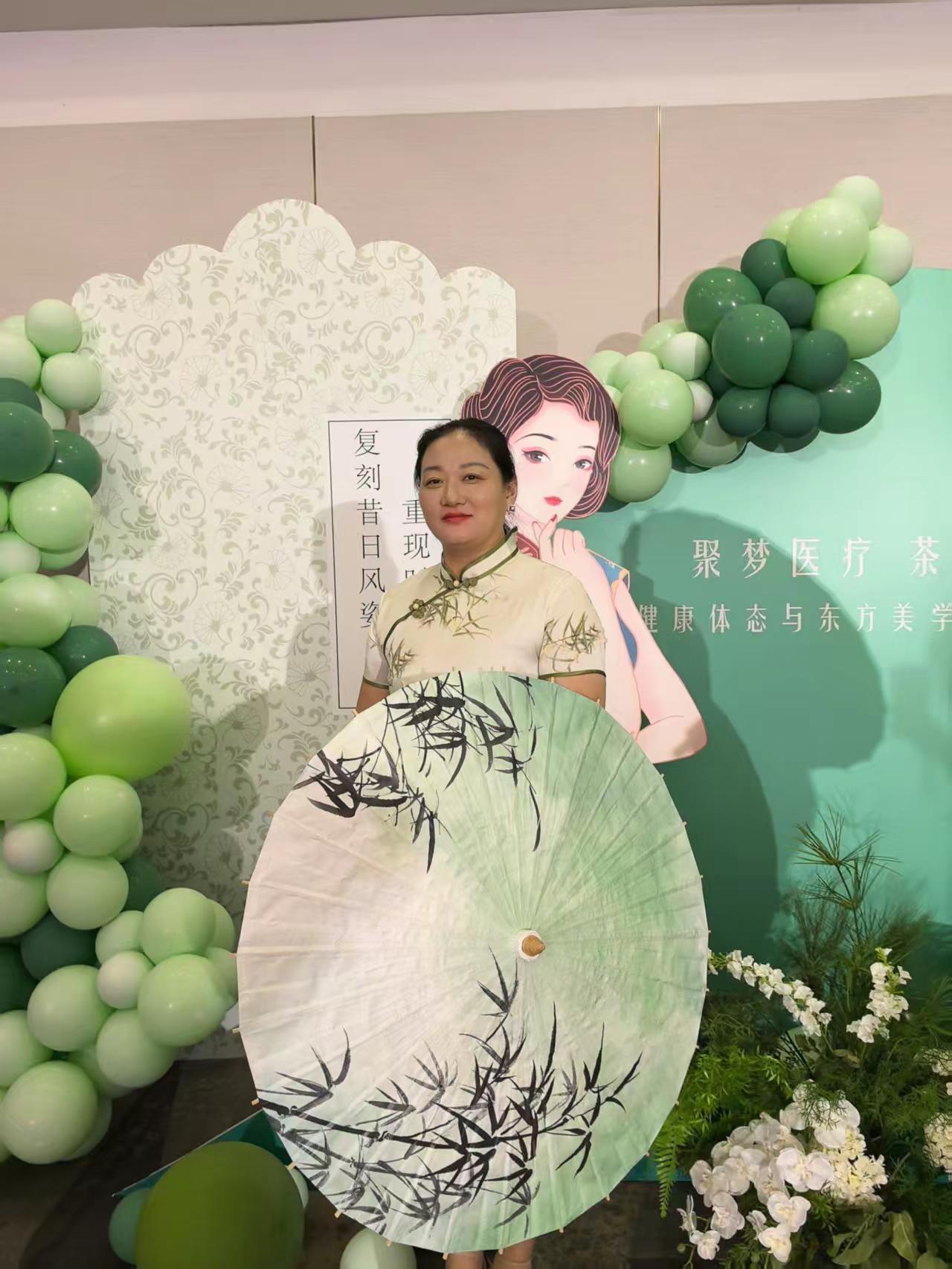 小姐姐们旗袍一穿，还怪看的嘞🤭🤭🤭